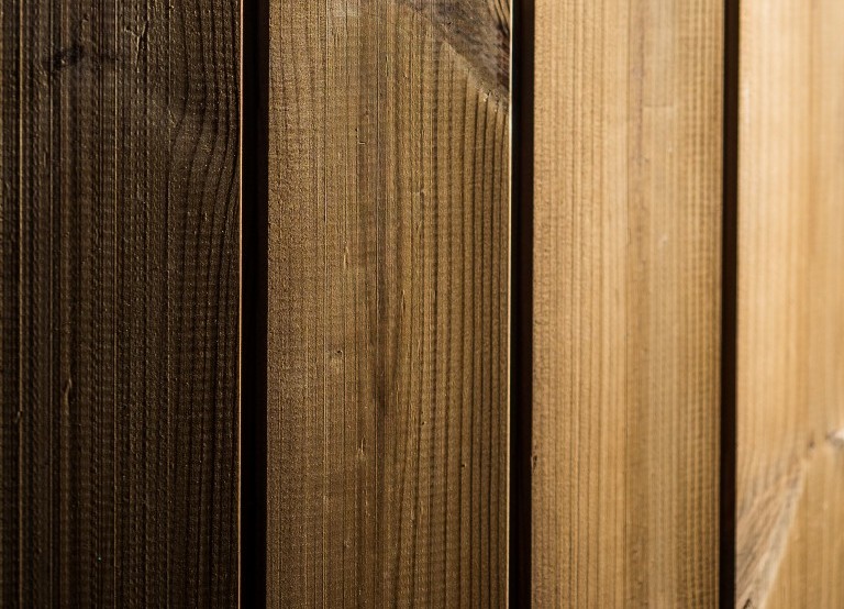 Drewniana obudowa balii z jacuzzi