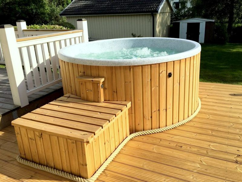 Jacuzzi ogrodowe całoroczne drewniane z wkładem wewnętrznym